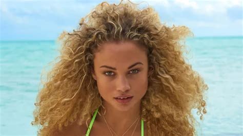 6 Unforgettable Photos of the Gorgeous Rose Bertram in Tahiti